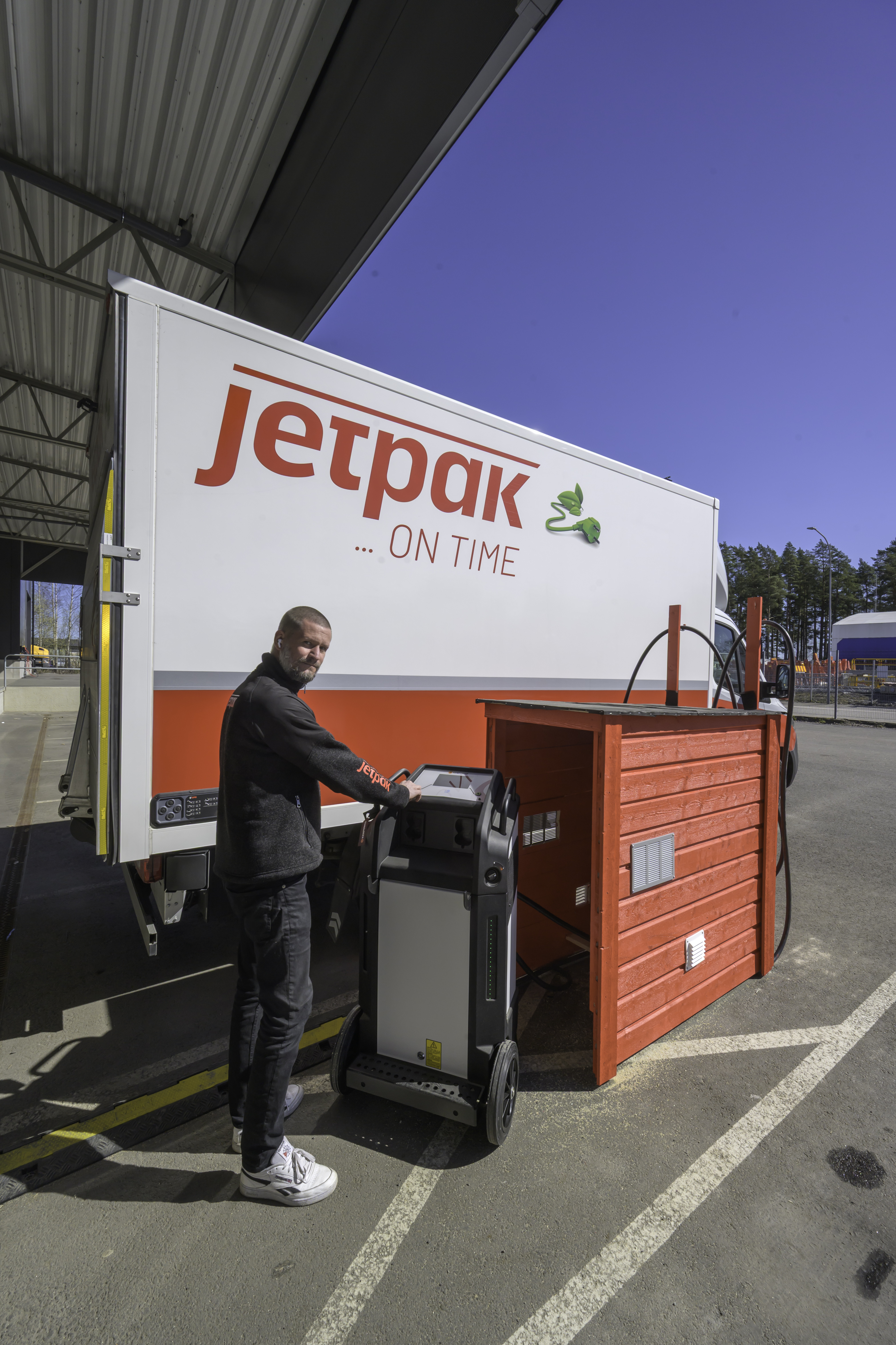 Courier service, delivery & logistics - shipping company | Jetpak®