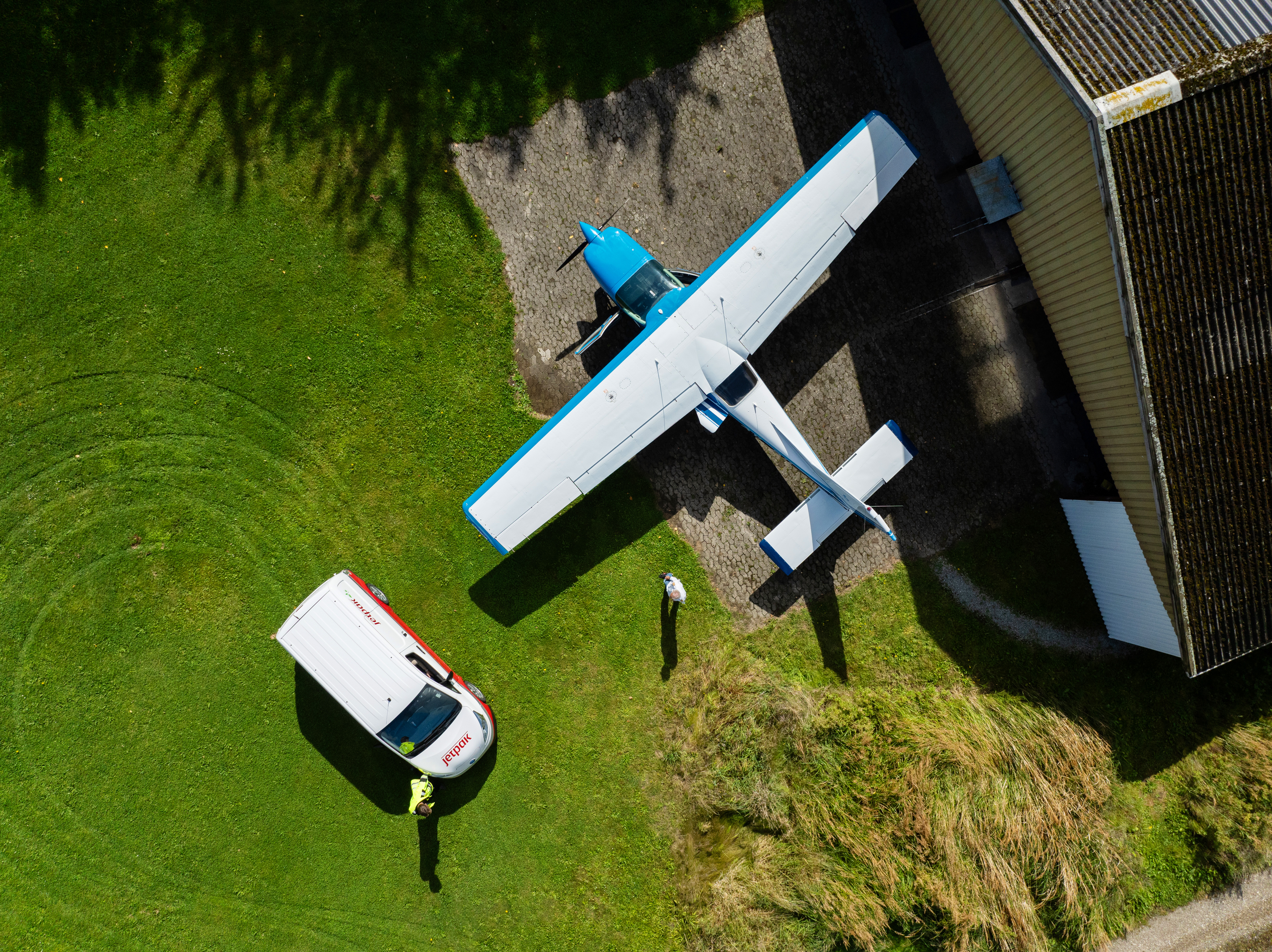 Courier service, delivery & logistics - shipping company | Jetpak®